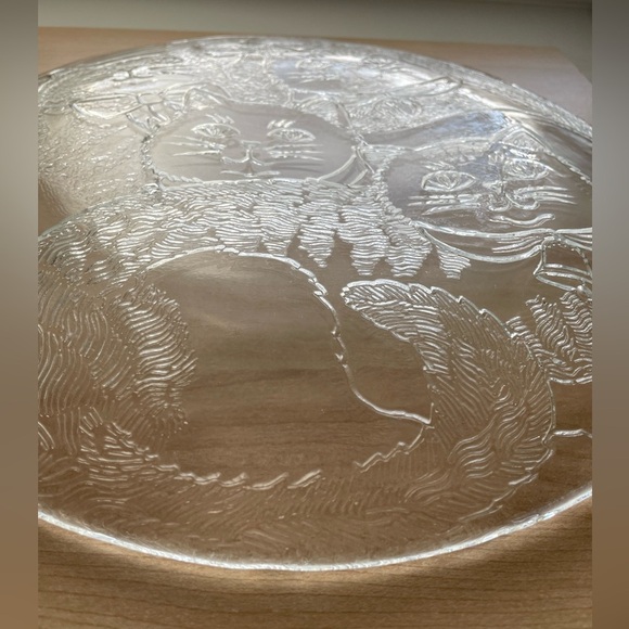 Vintage Heavy Glass Cat Platter, Embossed Glass Cats with Bows and Bells - Picture 3 of 8